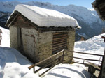 M329 (274813 byte) - Hay-loft covered with snow at Dosso dei Vetti (1813mt)