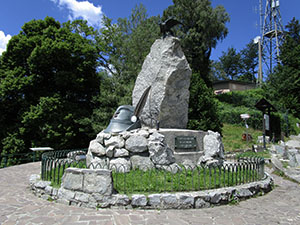 Primo itinerario: piazzale Cappello degli Alpini - il monumento