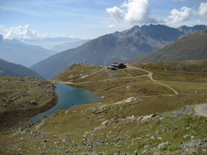 Il Rifugio e il Lago di Montozzo