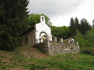 La chiesetta vicino al rifugio