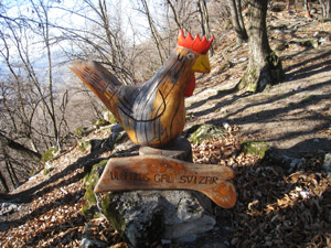 Alcune delle sculture di Giosuè Aramini: gallo, ...