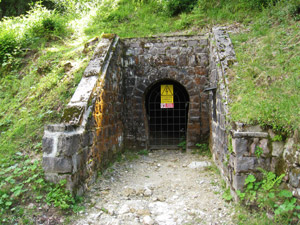 Tunnel al bivio dove si uniscono i due percorsi