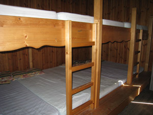 Uno dei due dormitori del bivacco