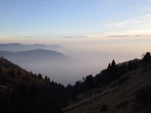 Nebbie a valle dal Monte Farno (7° itin.)