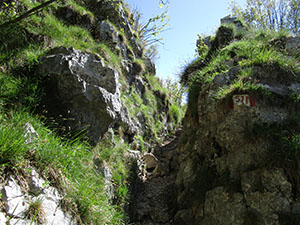 Sentiero tra le rocce
