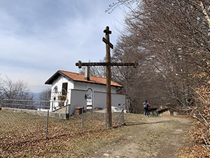 Casa e Croce di legno
