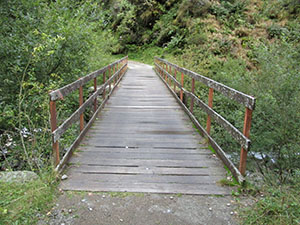 SECONDO ITINERARIO - Il ponte con il quale attraversiamo il Torrente della Val Fraina