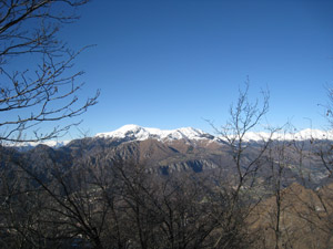 Panorama verso il Guglielmo e il Maniva dalla cima del Monte S. Emiliano