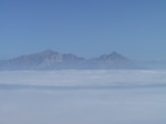M132 (119715 byte) - Le Grigne, fotografate dalla vetta del Palanzone, sembrano galleggiare sulla nebbia