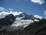 M153 (199680 byte) - Pared norte y glaciar del Monte Disgrazia (m. 3678) desde el refugio Del Grande Camerini (m. 2580)