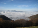M306 (136799 byte) - De Boccio Alto, vista de la iglesia de Carenno en la niebla