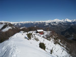M321 (225788 byte) - Il Rifugio Lupi di Brembilla visto dal Monte Cerro (m. 1285)