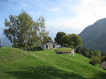 M347 (267720 byte) - Il Rifugio Alp de Volt (m. 1340) sul versante nord del M. Calbiga (m. 1698)