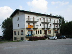 Terzo itinerario - Rist. La Fabbrica ai Piani di Caregno - sent. 318