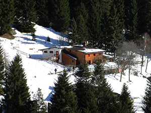 Veduta del Rifugio Alpe Corte dalla zona della Baita Corte Bassa