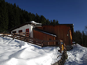 La parte retrostante del Rifugio Alpe Corte