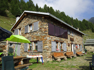 Passiamo dal Rifugio Alpe Piazza