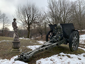 Monumento allAlpino e cannone