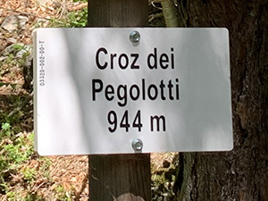 Al Cros dei Pegolotti giriamo a destra