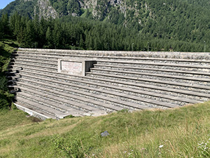 La diga del Lago dei Cavalli