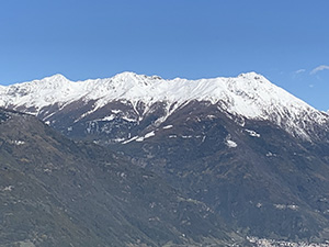 Panorama verso le Retiche: Pizzo Banderuola, Cima Schiazzera occ., M. Masuccio