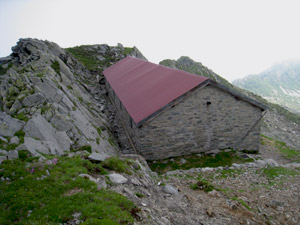 La vecchia caserma svizzera poco sopra al rifugio