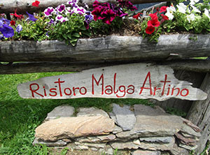 Arriviamo al Rifugio Ristoro Malga Artino