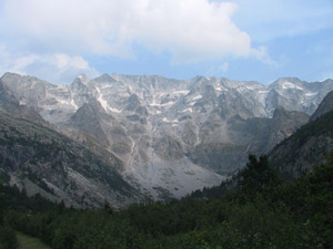 Le cime del Baitone alla testata della valle