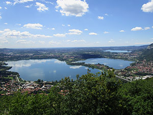 Piazzale Cappello degli Alpini - veduta sul Lago di Annone