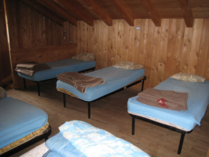 Il dormitorio del bivacco