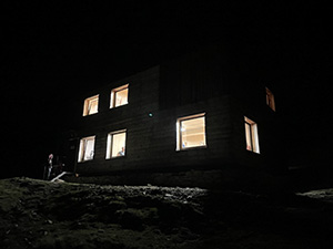 Veduta notturna del Rifugio Baldiscio
