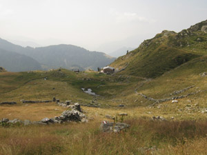 Il Rifugio Balicco visto dal Bivacco Zamboni