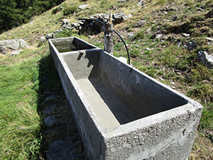 La fontana accanto al bivacco