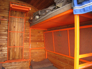Interno del bivacco