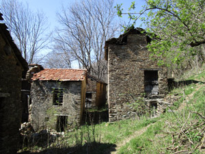 Vecchie case abbandonate a Monte Basso di Camaggiore