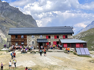 Arriviamo al Rifugio Benevolo