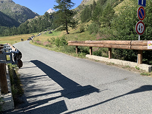 Ci incamminamo dal parcheggio che precede Le Thumel