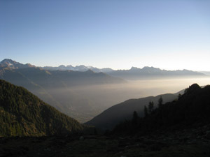 Alba. Foschia sulla valle.