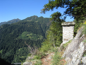 La cappelletta sul dirupo