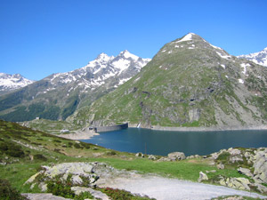 Il primo itinerario parte dal Lago di Montespluga