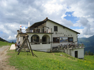 Passiamo dal Rifugio Blach 2