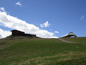 Il Rifugio e la stazione di arrivo della seggiovia