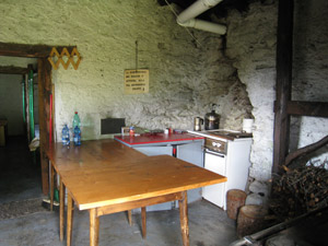 Interno del bivacco - la cucina