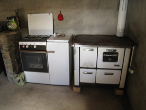 Interno: fornello e stufa
