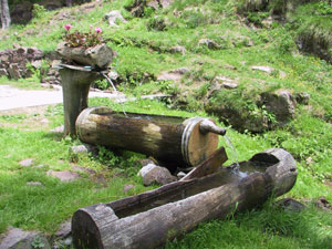 La fontana davanti al rifugio