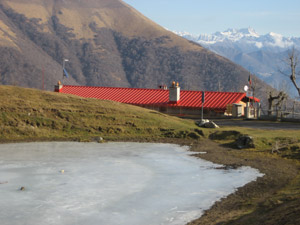 La pozza accanto al rifugio