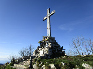 La croce in cima al Monte Bolettone