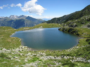 Veduta del Lago Arcoglio salendo al Sasso Bianco