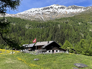 Casa con bandiera