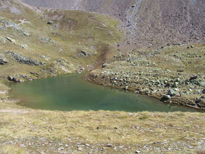 Il Lago di Montozzo ai piedi del Rifugio Bozzi